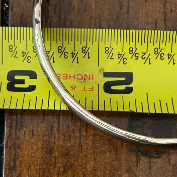 Vintage Kenneth Cole Bangle Bracelet Gold Tone Hammered Signed Stackable SZ 7.5 - Picture 13 of 13